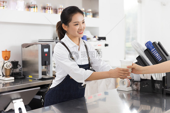 饮品店前台女性服务员图片