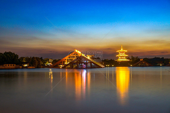 上海广富林遗址夜景图片