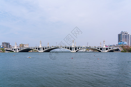 云南大理著名旅游景点兴盛大桥图片