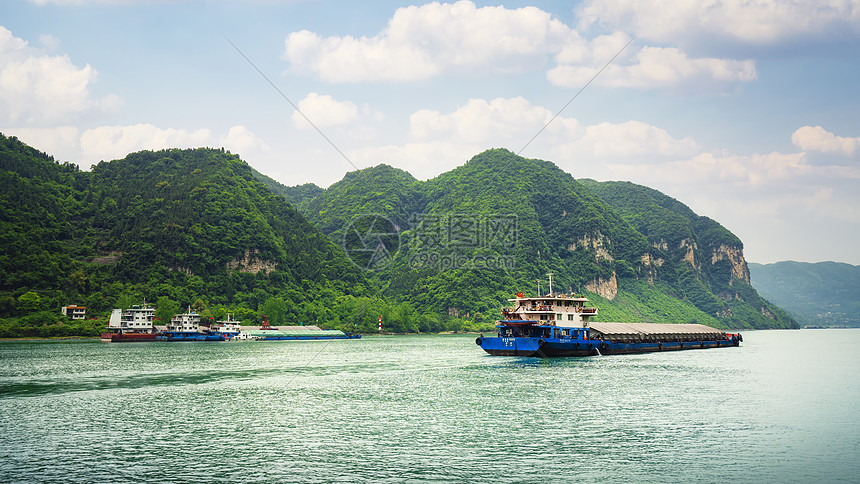 湖北宜昌长江三峡西陵峡景区三游洞游船图片