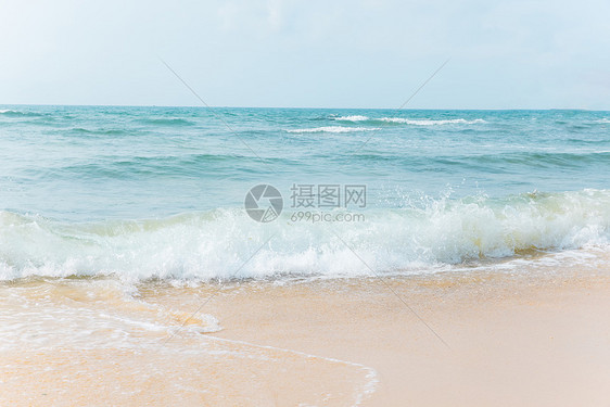 海边沙滩海水海浪特写图片