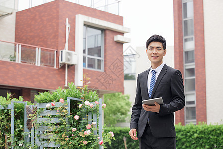 男性房地产销售人员中介形象图片