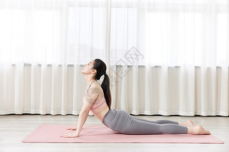 瑜伽垫女性瑜伽健身训练背景