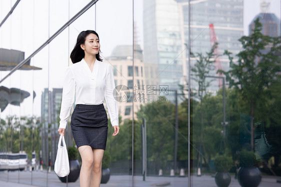 城市职场女性白领上班图片