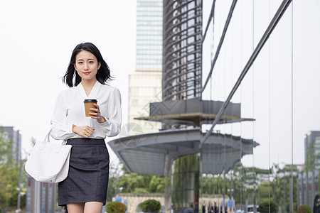 城市职场女性白领喝咖啡图片素材
