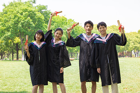 年轻大学生毕业合照形象图片