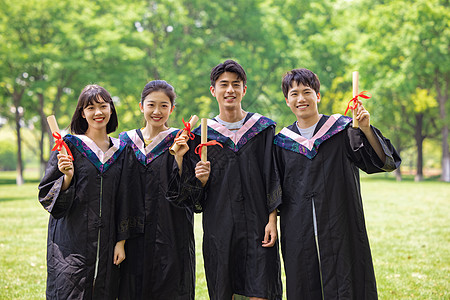 年轻大学生毕业合照形象图片