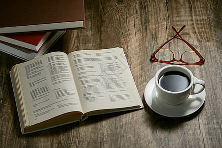 静谧阅读时光与咖啡背景图片