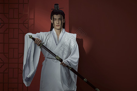 手持宝剑的古装侠客图片素材