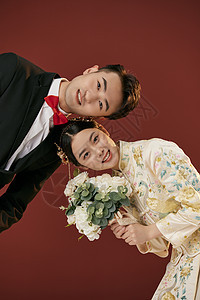 年轻情侣甜蜜结婚照图片