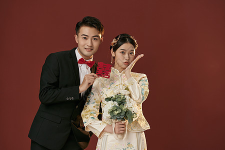 年轻情侣甜蜜结婚照背景图片