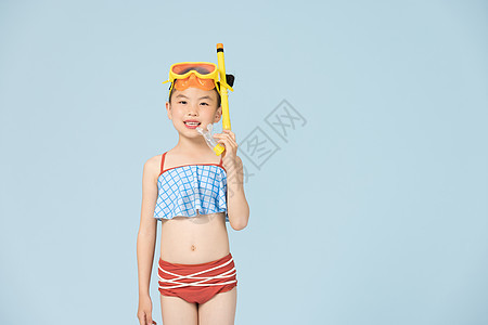 夏日泳装可爱小女孩戴潜水镜图片