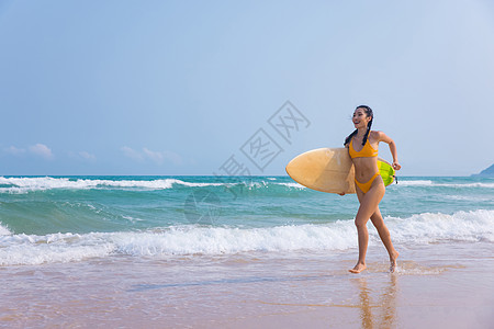 大海美女海边比基尼美女冲浪手拿冲浪板背景