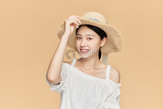 夏日清凉美女戴草帽遮阳图片