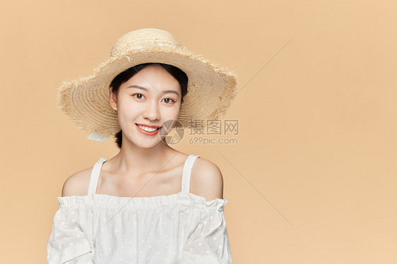 夏日清凉美女戴草帽遮阳图片