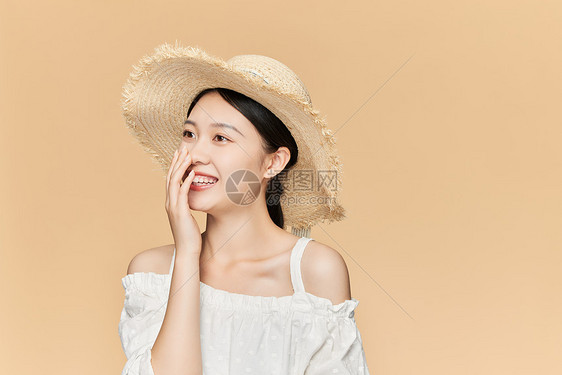 夏日清凉美女戴草帽遮阳图片