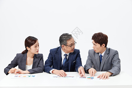 激烈对决不断NBA最新消息战况显示太阳加时险胜独行侠布克砍下全场最高