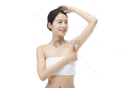 美容女性刮腋毛图片