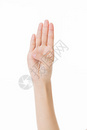 护肤补水女性手部姿势特写图片