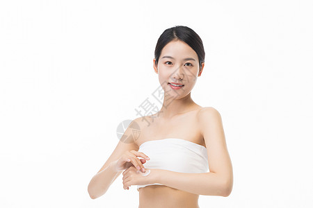 欧美女性夏日美女涂身体乳防晒霜背景