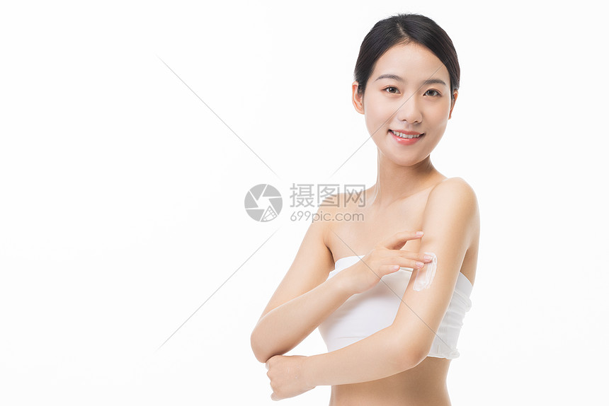 夏日美女涂身体乳防晒霜图片