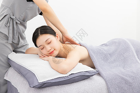 女性spa背部按摩图片素材