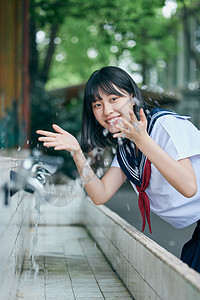 夏日身穿JK制服可爱女孩形象图片