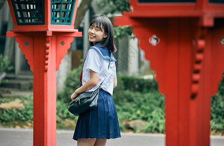 夏日身穿JK制服可爱女孩形象图片