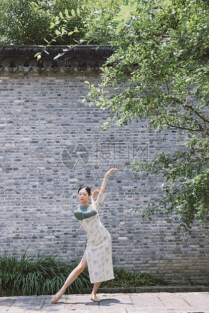 复古旗袍女性舞蹈舞姿图片