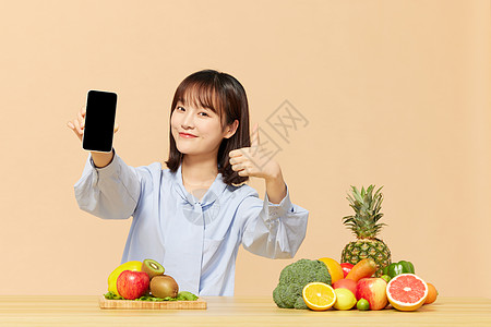 展示手机女女营养师展示手机饮食推荐背景