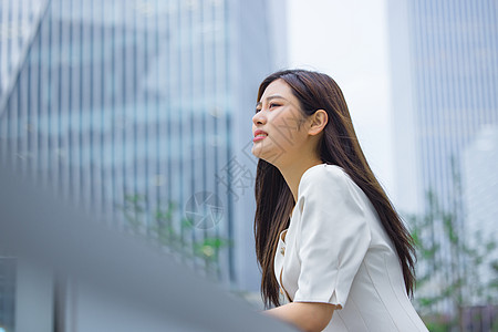 情绪低落的女性图片