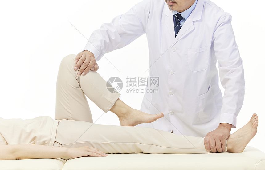 女性腿部按摩拉伸图片