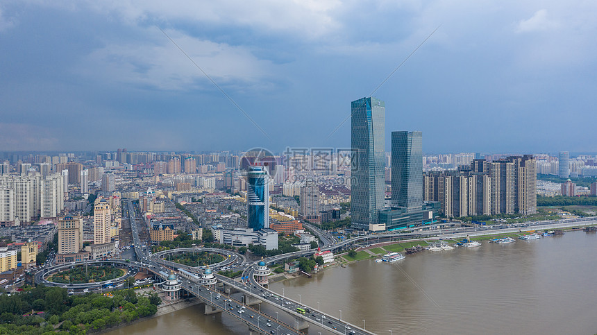 哈尔滨城市风光市中心高楼群图片