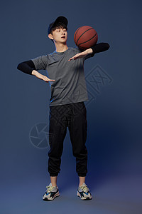篮球少年展现球技背景图片