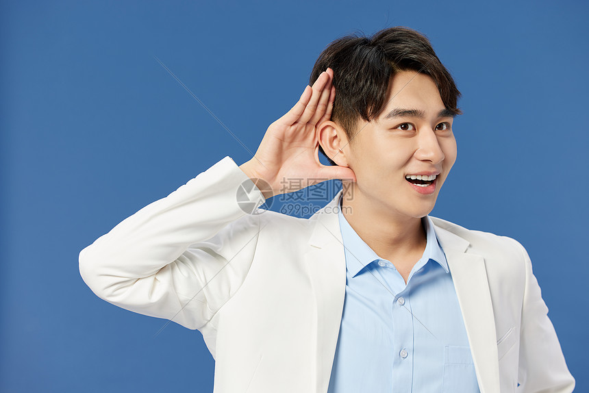 阳光绅士男生倾听动作