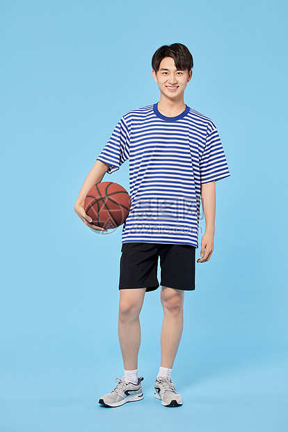 阳光帅气篮球少年图片