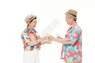 老年夫妻夏日度假旅游图片