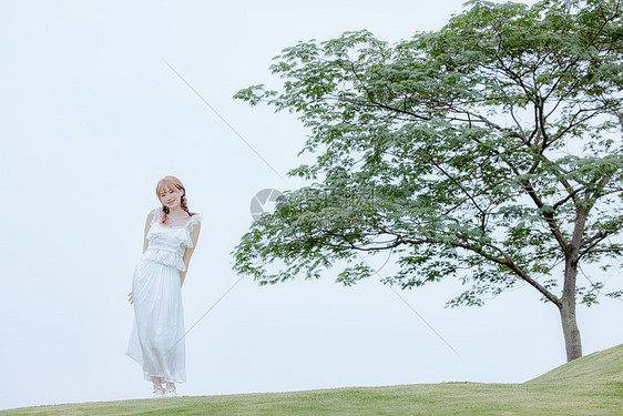 夏日美女清新写真图片