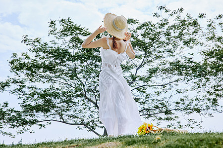 夏日美女唯美背影背景图片