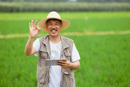 智能化种地的农民图片
