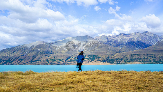 新西兰湖边风光女孩背影图片