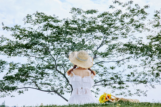 夏日清新美女背影图片