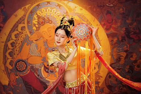 佛教壁纸中国风敦煌美女手举风铃鼓跳舞背景