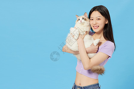 青年女性与宠物猫咪高清图片