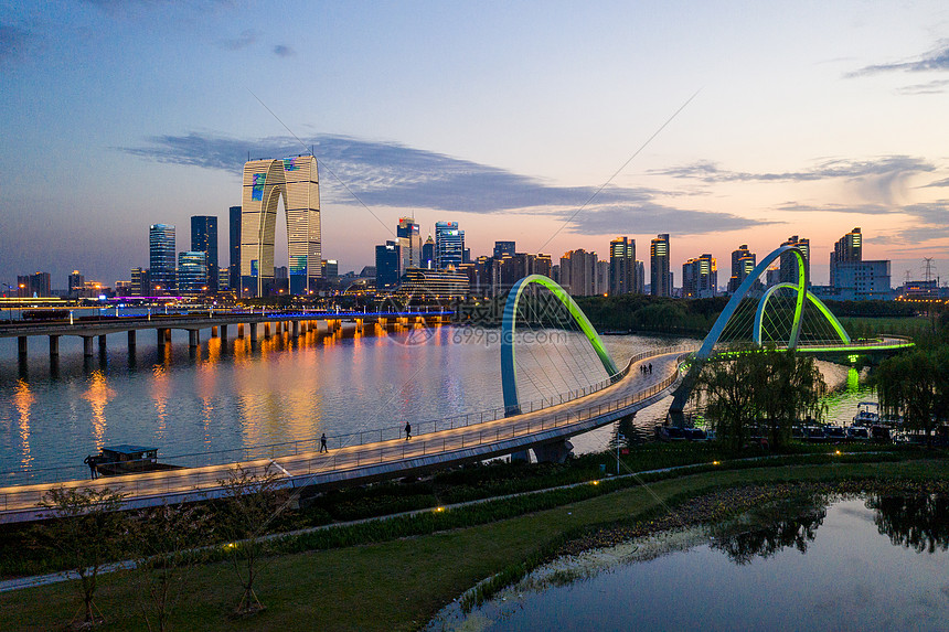 航拍苏州5A级景区金鸡湖夜景图片