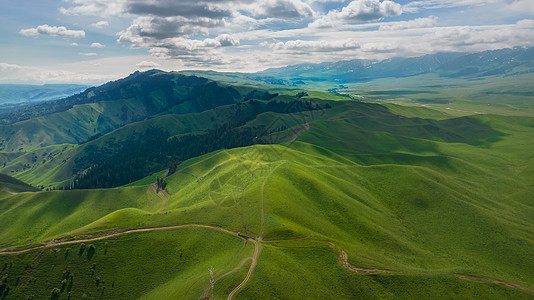 5A航拍新疆那拉提景区连绵起伏的天山山脉图片