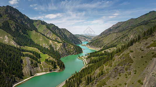 航拍5A新疆乌鲁木齐天山大峡谷景区自然风光背景图片