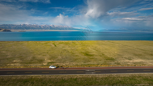 环湖跑道5A景区航拍新疆赛里木湖景区自驾环湖背景