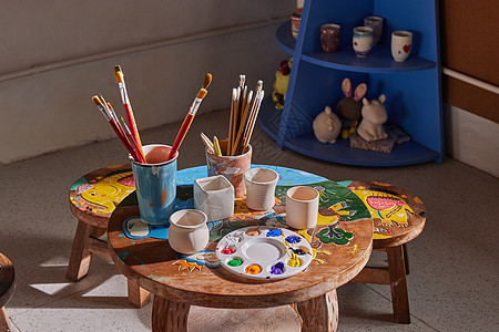 暑期教育儿童陶艺绘画工具背景