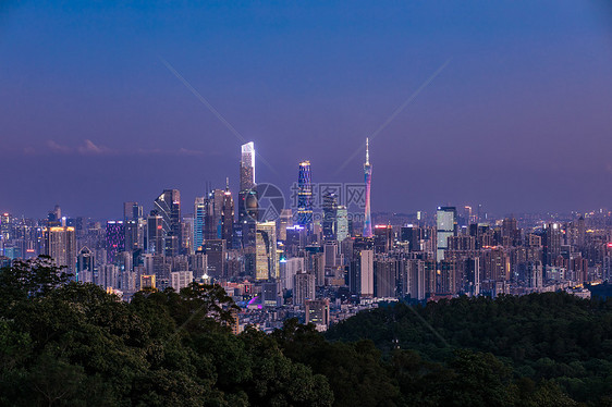 广州白云山远望CBD中央商务区广州塔夜景天际线图片